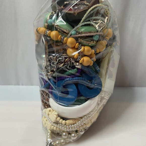 Jewelry Wearable Lot 5 Lbs Craft - Resell - Wear Necklace Earrings Ring Bracelet - Picture 3 of 8